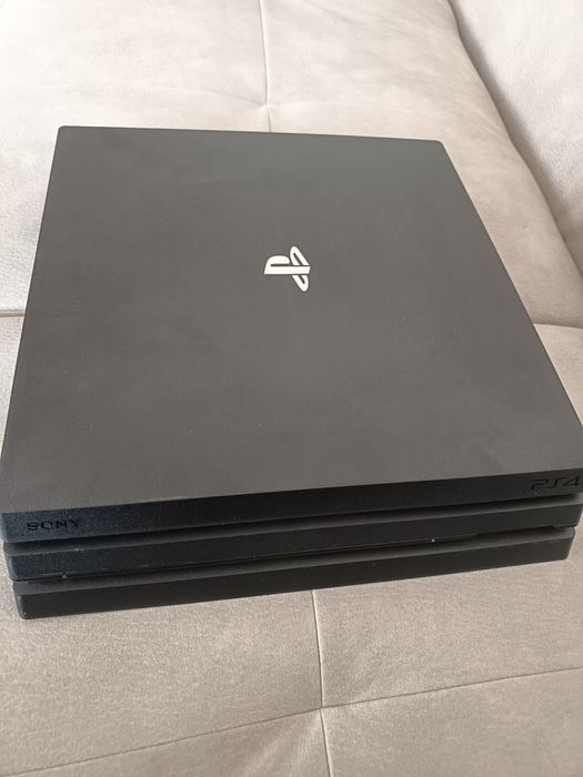 PS4 PRO 1TB CUH7116B +2джойстика