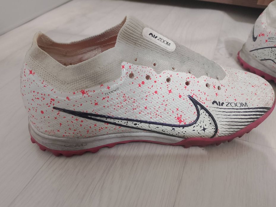 Продам сороконожки Nike