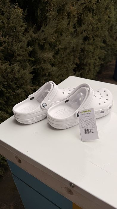 Продаю новые женские  кроксы! Оригинал!!!