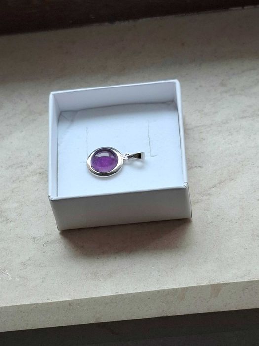 Сребърно  медальонче  с  Аметист