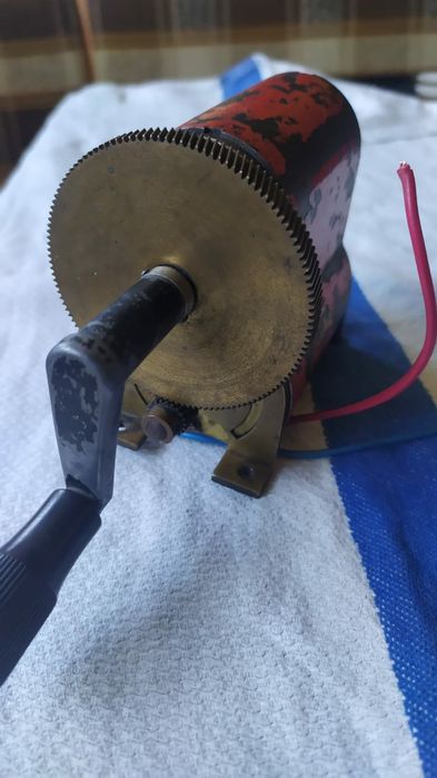 Динамо машина с наушниками