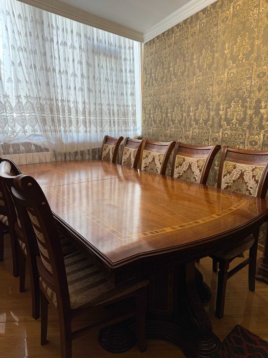 Stol-stul complekt yangiday 10 ta stuli bilan