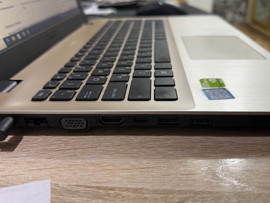 Ноутбук Asus x542q