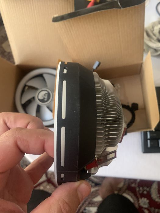 Кулер компьютер учун сотилади подцветкаси бор