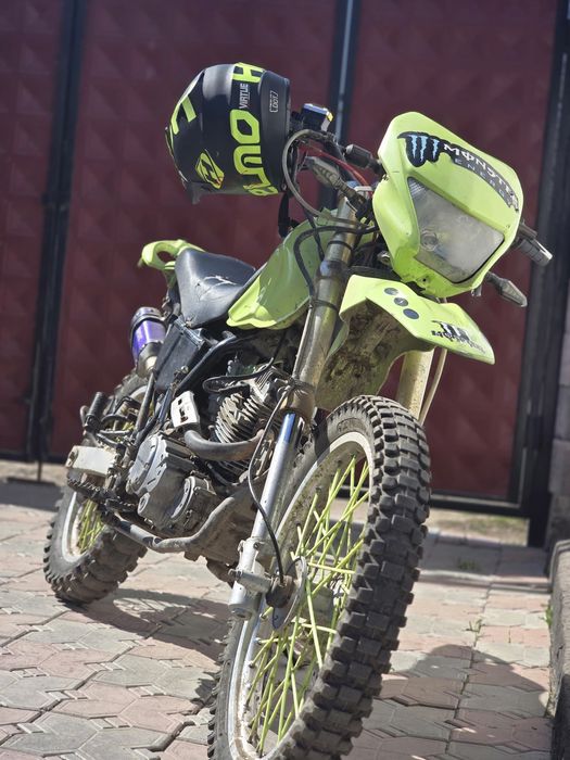 Мотоцикл эндуро.