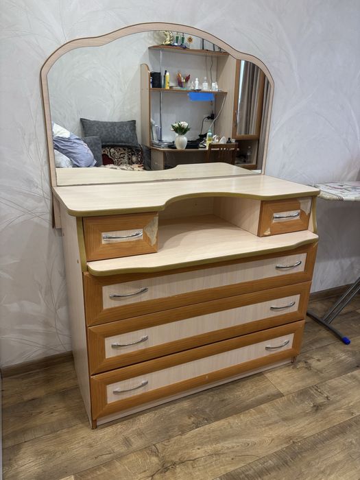 Продам трюмо / комод с зеркалом