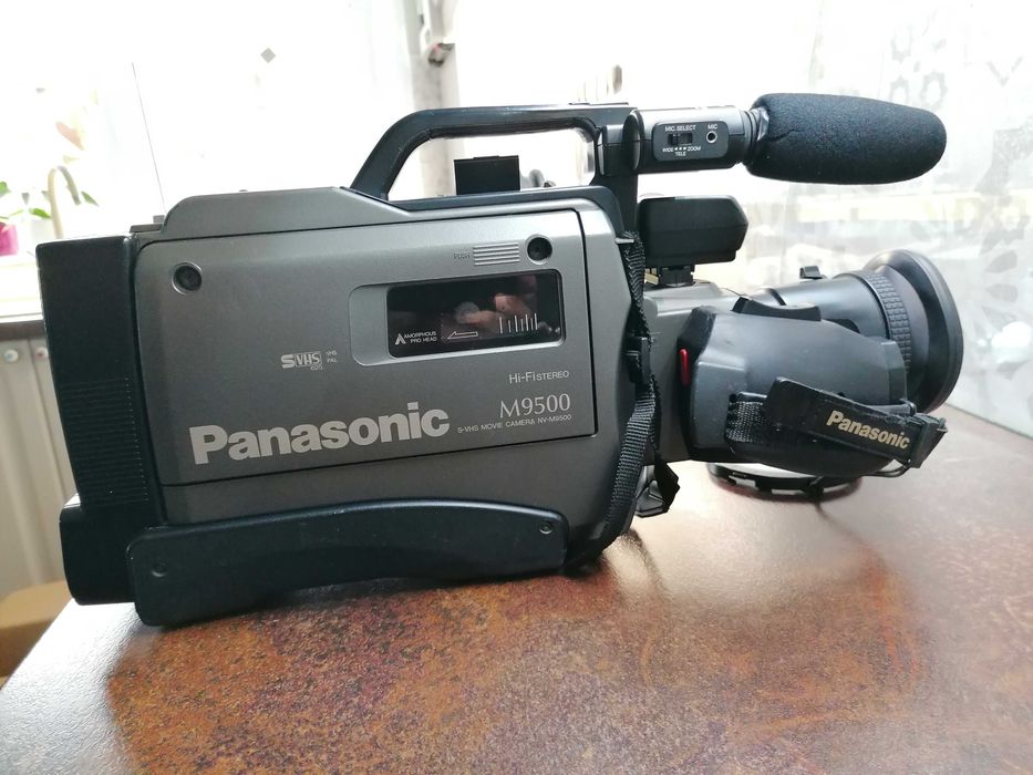 Cameră video s VHS M9500 profesională