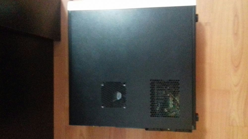 Vând PC pentru piese