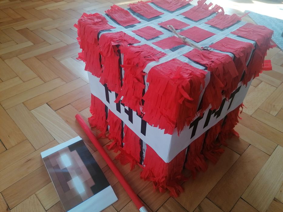 Пинята на различна тематика