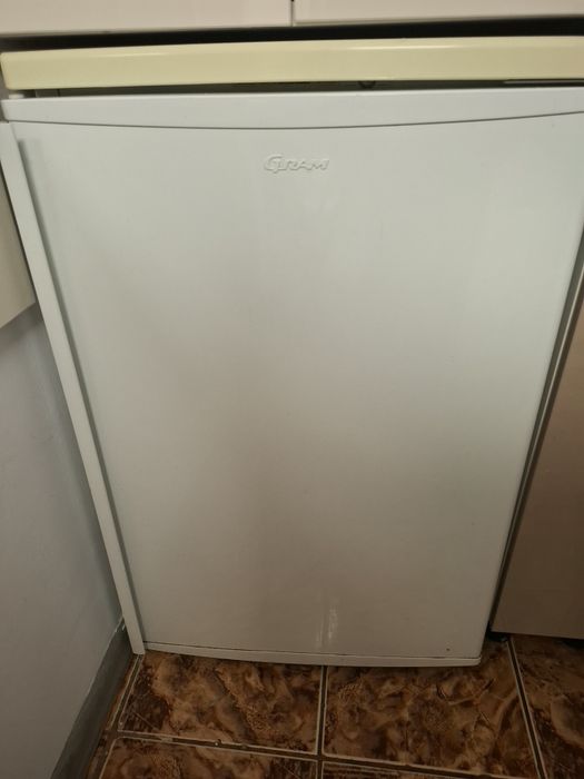 Congelator vertical GRAM cu 4 sertare – stare bună