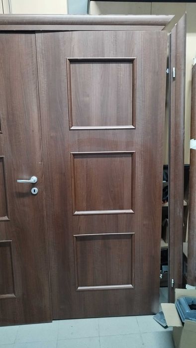 Портална врата, двукрила с каса плътна за отвор 190/210