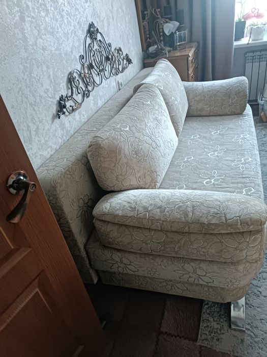 Продам диван раскладной  0.9*1.95   90000