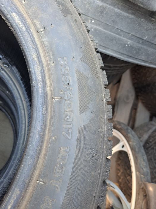 Продам зимние шины с шипами