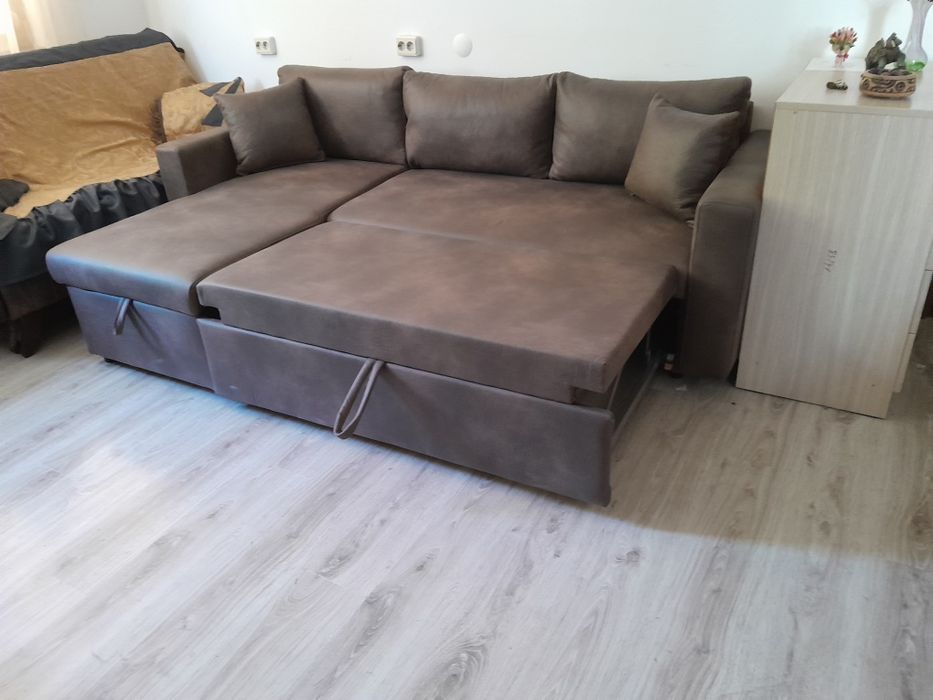 Диван ъглов с размери 230/150/85.