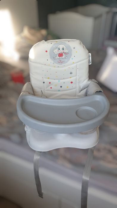 Повдигащо бебешко столче за хранене Chipolino