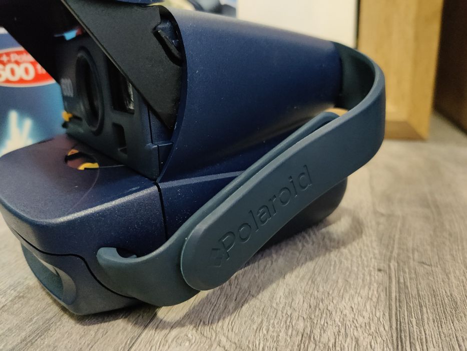 Polaroid Extreme 600 Instant Camera