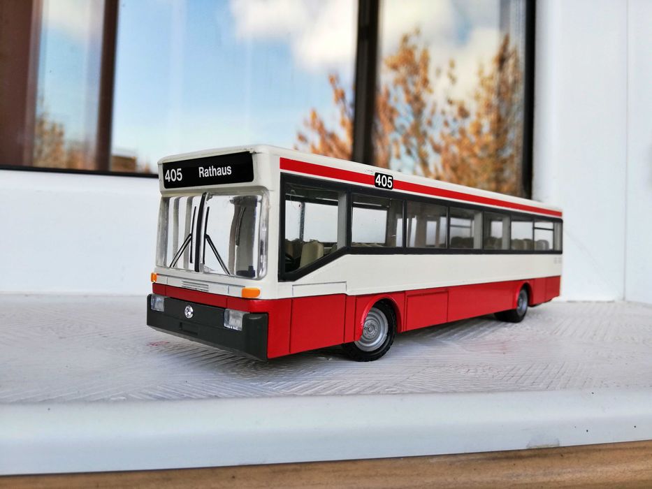 Mercedes Benz 0405 на фирма NZG метален във мащаб 1/50 (Като ново)