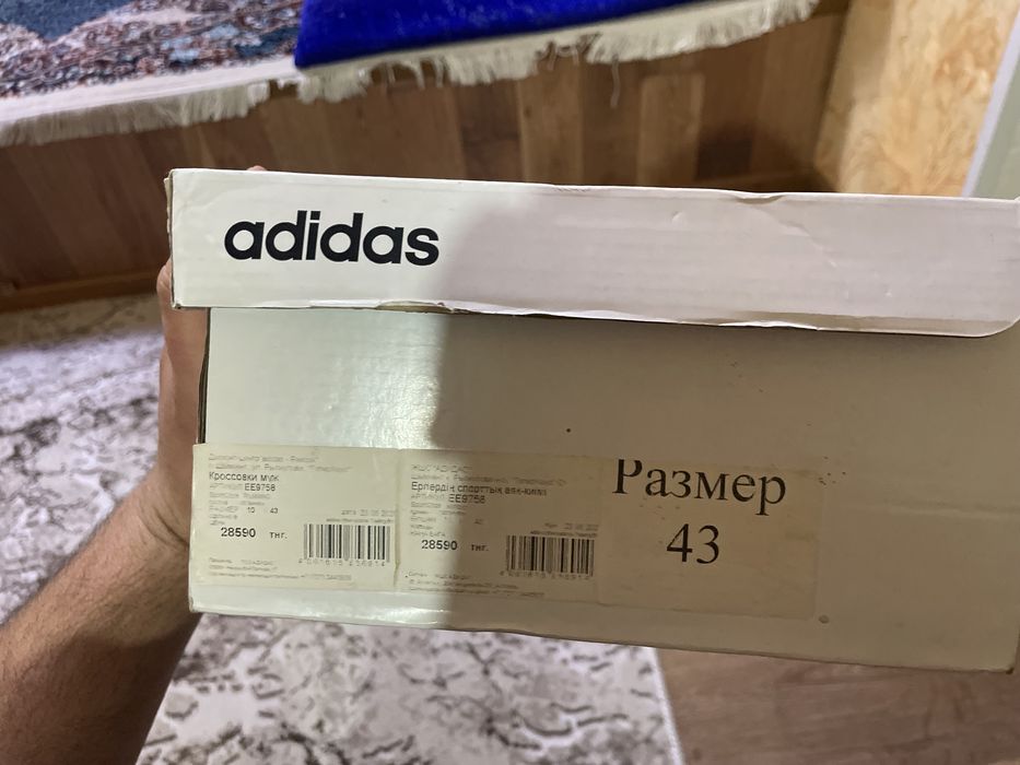 Кроссовки adidas! Срочно!