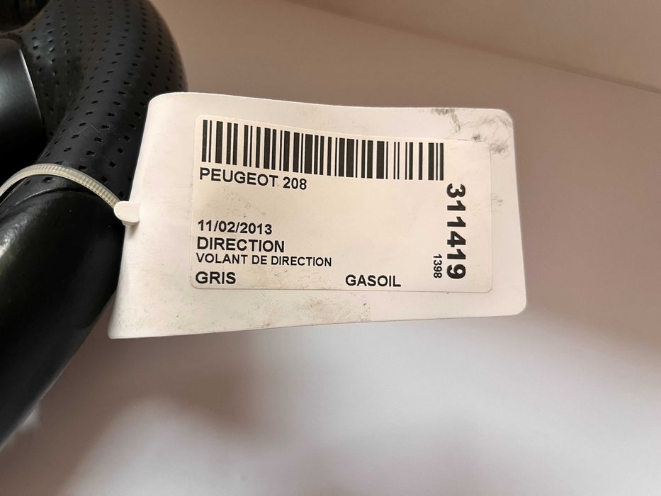 Оригинални с перфорирана кожа Мулти волани Peugeot 208 Пежо pejo