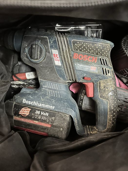 De vanzare 2 Masini cu percutie Bosch