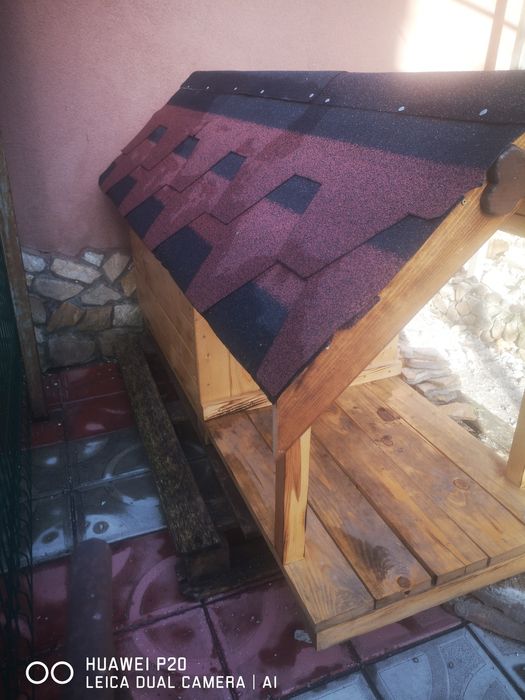 Дървена къщичка за куче