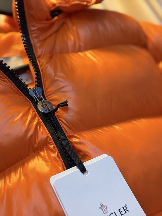 Geacă M.O.N.C.L.E.R portocaliu mat si lucios