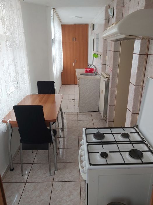 100 lei camera regim hotelier apartament 2 camere etaj 1 decomanda