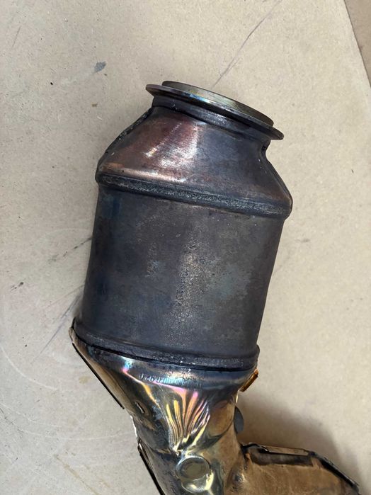 Оригинален катализатор БМВ М2 Ф87 М3 Ф80 М4 Ф82 1-3 Цилиндър