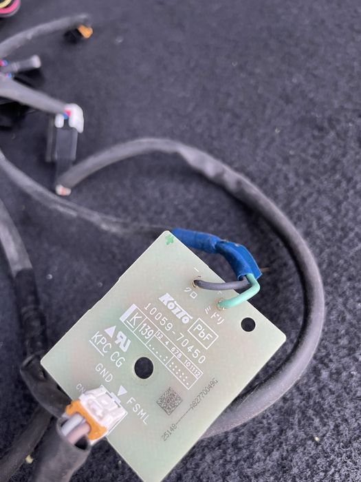 Лексус RX 350 облицовка противотуманик и прочее запчасти