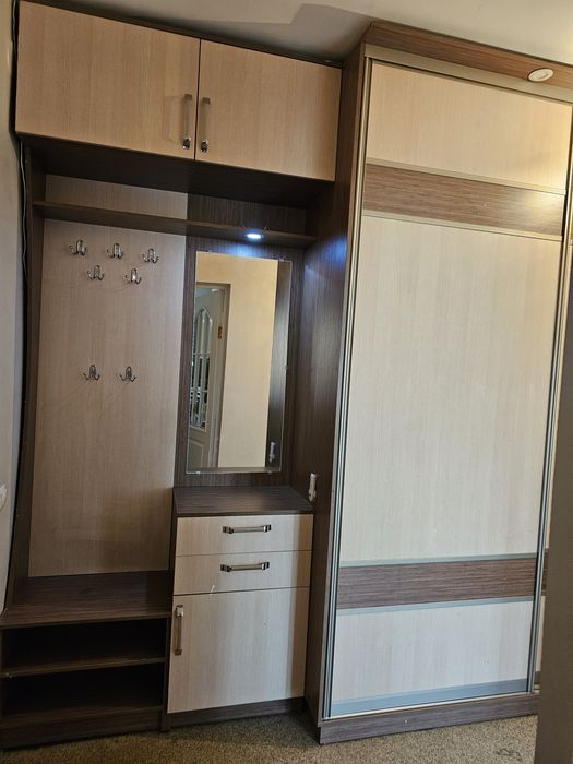 Продается прихожий шкаф