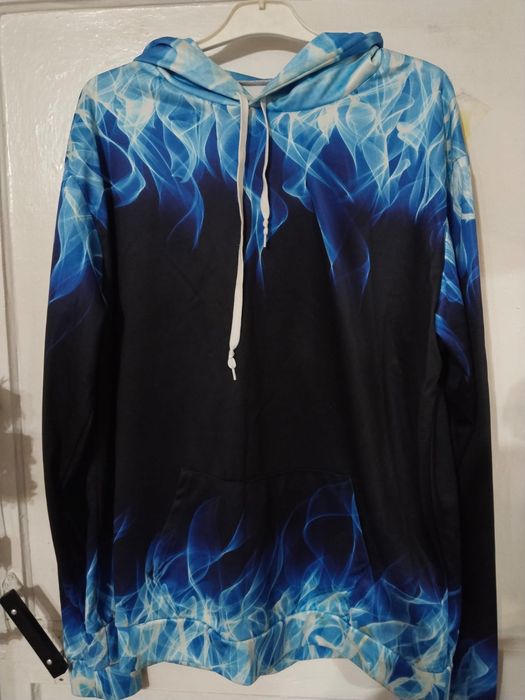 Продам 2 худи. Один из анимешки