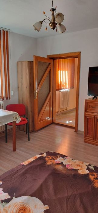 Închiriez garsonieră la casă