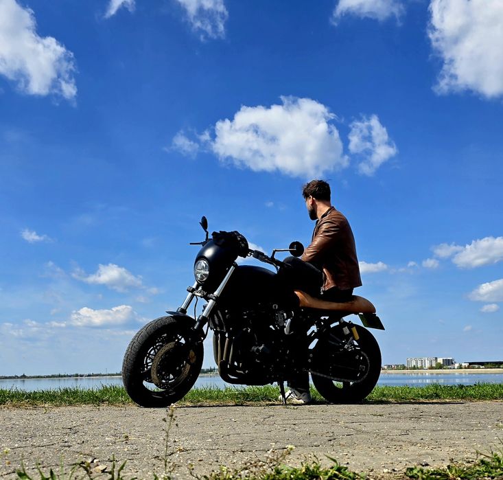 Suzuki 1200 cafe racer custom
