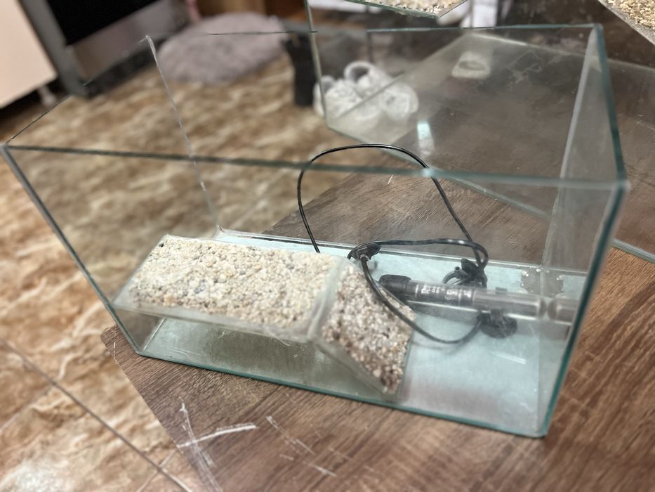 Acvariu pentru broaste cestoase cu rampa