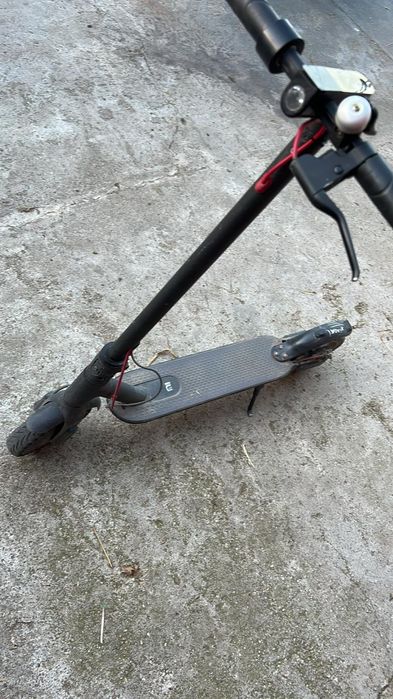 Vând trotineta electrica