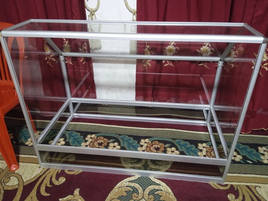 Витрина  стеклянная