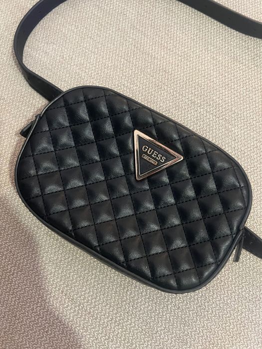 Borseta Guess din piele