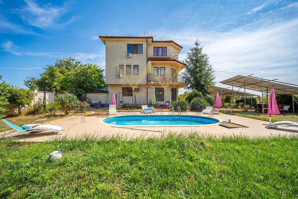 Продава се Хотел в с. Българево, Област Добрич - 667 кв.м за 473 €/кв.м - Снимка #1