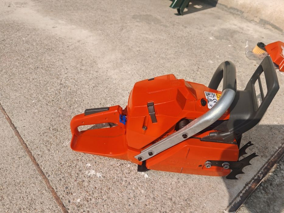 Vând drujba Husqvarna