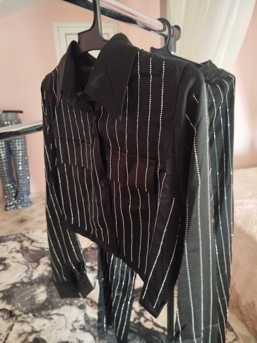 Уникален комплект с камъни