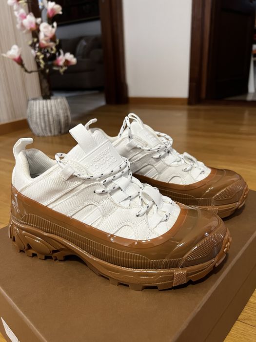 Adidasi Burberry Arthur