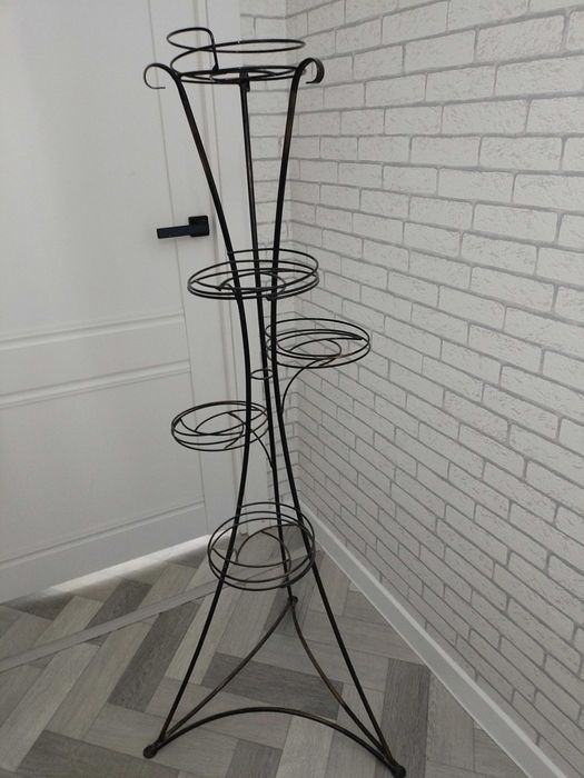 Срочно продам подставку для 
 цветов