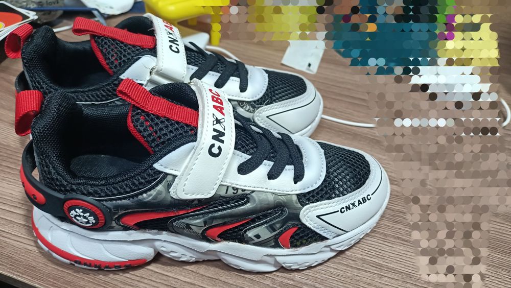 Продам  детские кроссовки новые