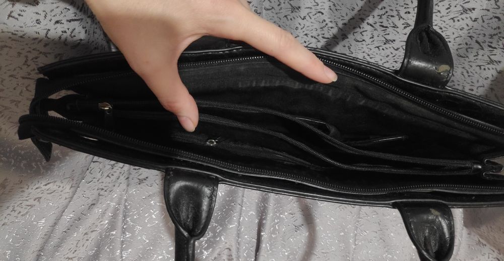 Сумка белая и чёрная кожзам