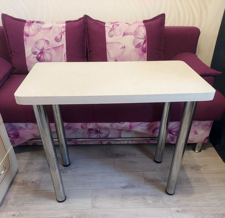 Стол кухонный 6000тг.