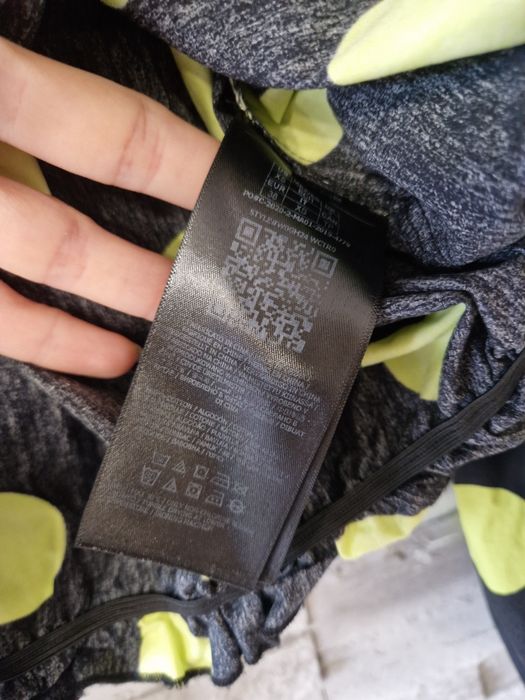 Нов кроп топ  guess