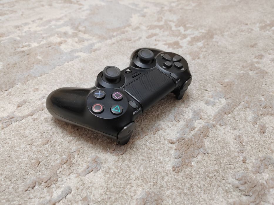 Продаю PS 4 1TB как новая