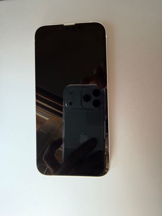 iPhone 13 Като Нов