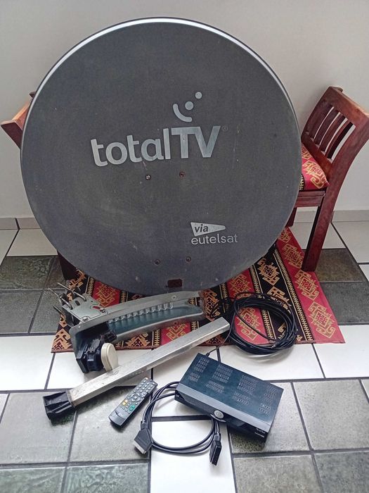 Сателитна чиния с декодер