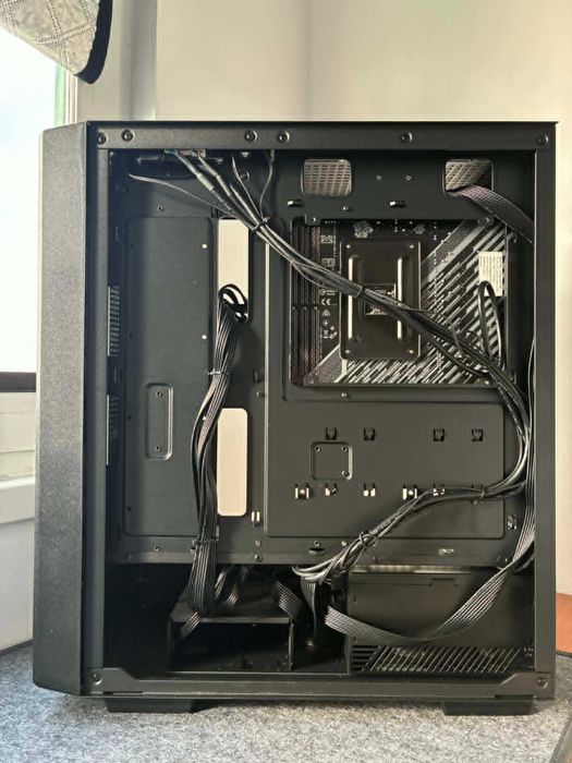 Геймърски компютър Ryzen 7 3700X RX 9060 XT 8GB, 32 RAM DDR4, 1TB Гаранция